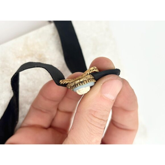 Victorian Style Velour Choker w/ Cameo Blue, Gold & White Toned Necklace - Picture 7 of 9